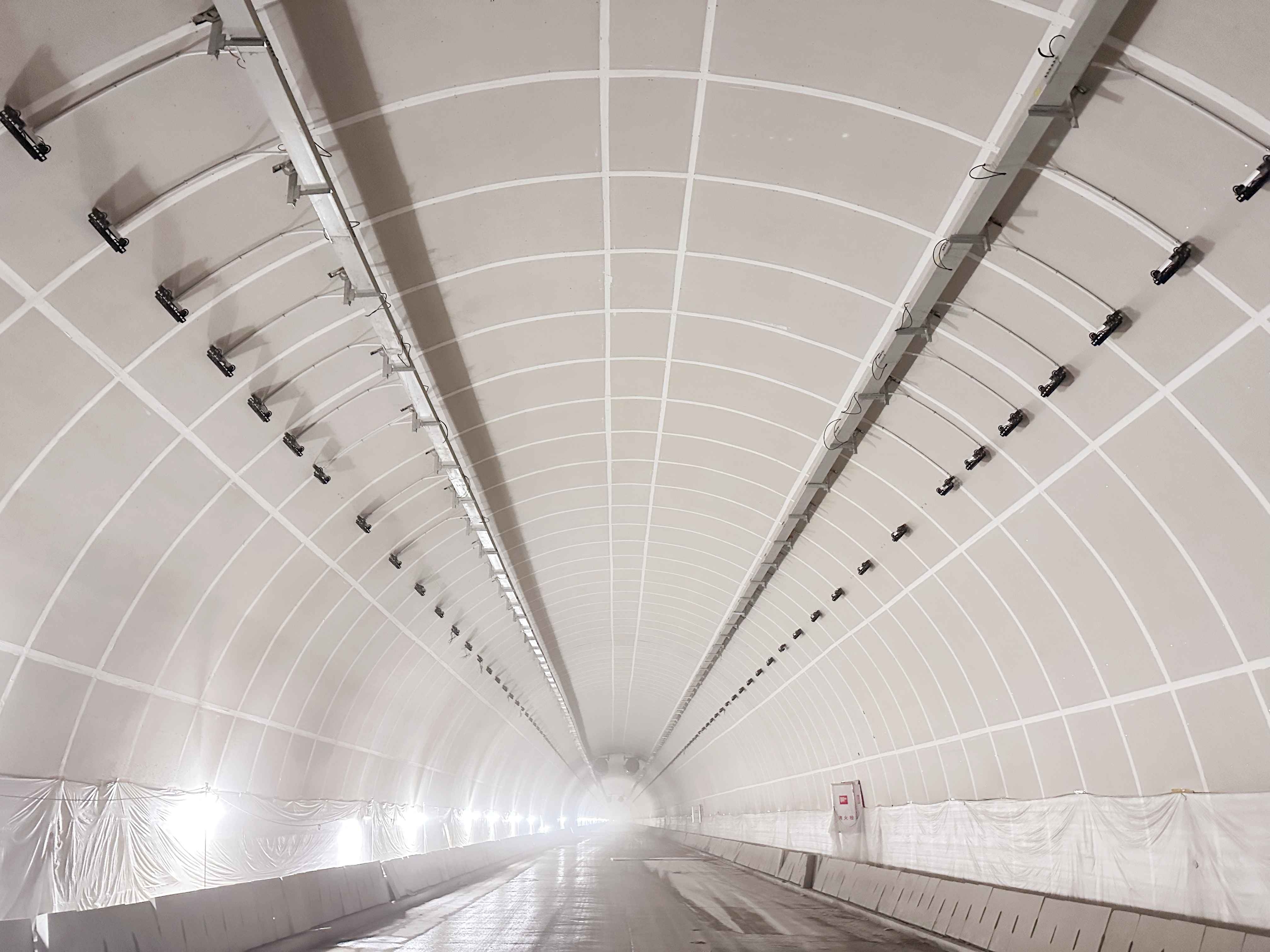 精河至伊宁公路北天山专长隧道右线意会